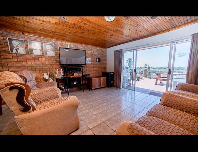 4 BEDROOM HOUSE FOR SALE IN QUEENSBERRY BAY